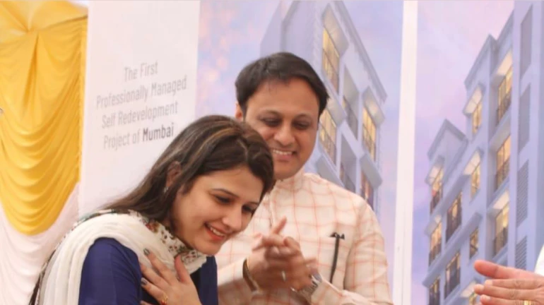 उद्धव ठाकरे ग्रुप के पूर्व नगरसेवक अभिषेक घोसालकर पर फायरिंग उद्धव ठाकरे ग्रुप के पूर्व नगरसेवक अभिषेक घोसालकर पर फायरिंग