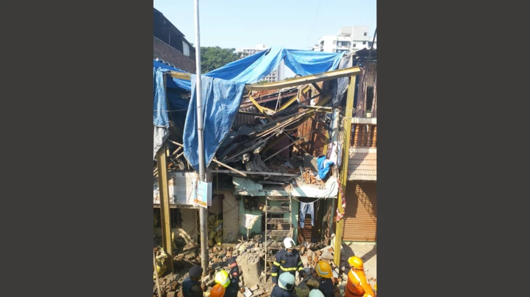 गोरेगांव में निर्माणाधीन मकान गिरा, 3 की मौत 7 जख्मी