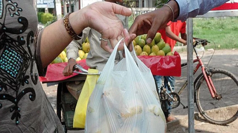 पॉलीथीन बैग का उपयोग के बारे में विक्रेताओं और फेरीवालों को शिक्षित करेगी बीएमसी