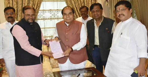 दिग्गज कांग्रेस नेता डी वाई पाटिल एनसीपी में शामिल