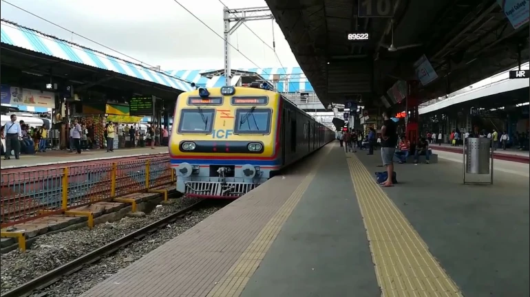 खूशखबर! एसी लोकलच्या तिकीट दरवाढीला स्थगिती खूशखबर! एसी लोकलच्या तिकीट दरवाढीला स्थगिती