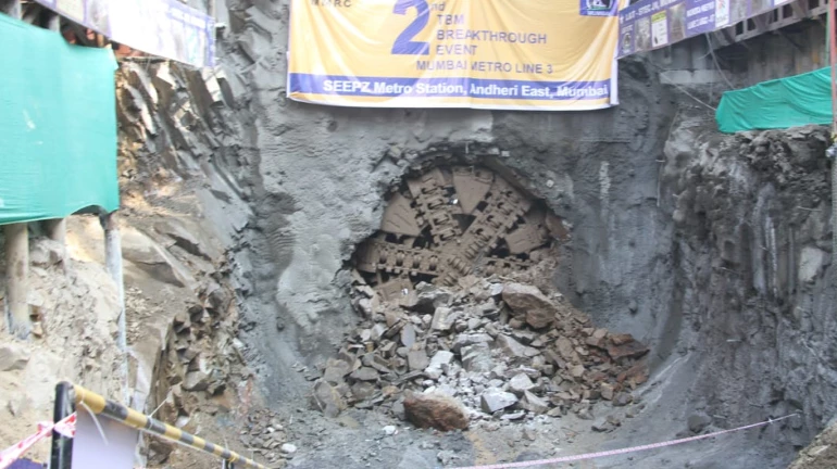 मेट्रो-3 : 567 लंबी सुरंग खोद कर तीसरी TBM मशीन निकली बाहर, देखें विडियो मेट्रो-3 : 567 लंबी सुरंग खोद कर तीसरी TBM मशीन निकली बाहर, देखें विडियो