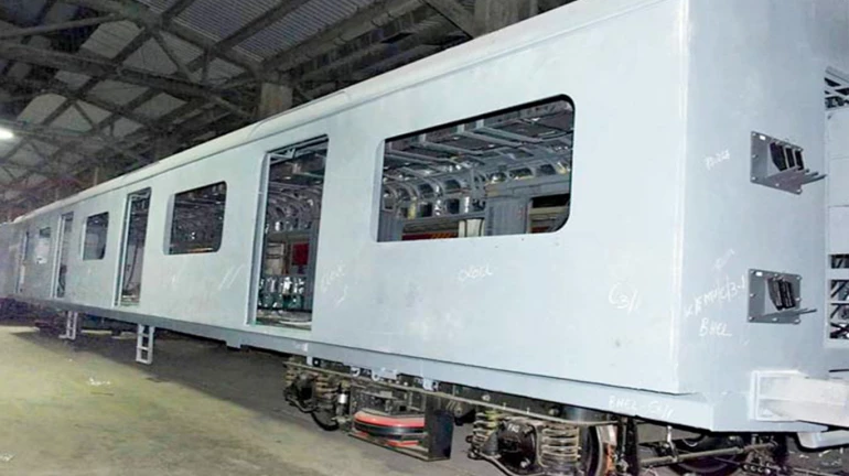 मुंबई को मिलेगी पहली मेगा लोकल मुंबई को मिलेगी पहली मेगा लोकल