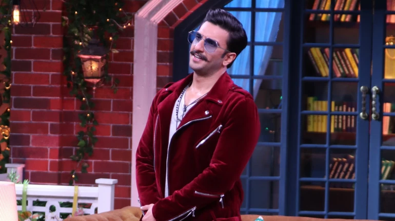 When Deepika Padukone made Ranveer Singh look like a Red Velvet cup cake When Deepika Padukone made Ranveer Singh look like a Red Velvet cup cake