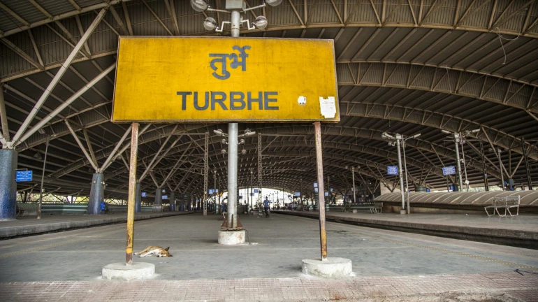 तुर्भे स्थानकावर महिलेसमोर हस्तमैथुन तुर्भे स्थानकावर महिलेसमोर हस्तमैथुन