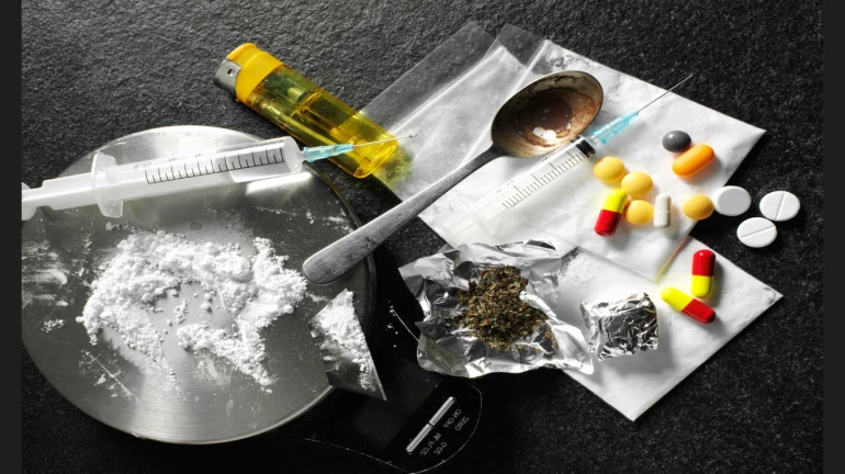 मँगो गोळीनंतर आता तरुणाई नव्या व्यसनांच्या आहारी मँगो गोळीनंतर आता तरुणाई नव्या व्यसनांच्या आहारी