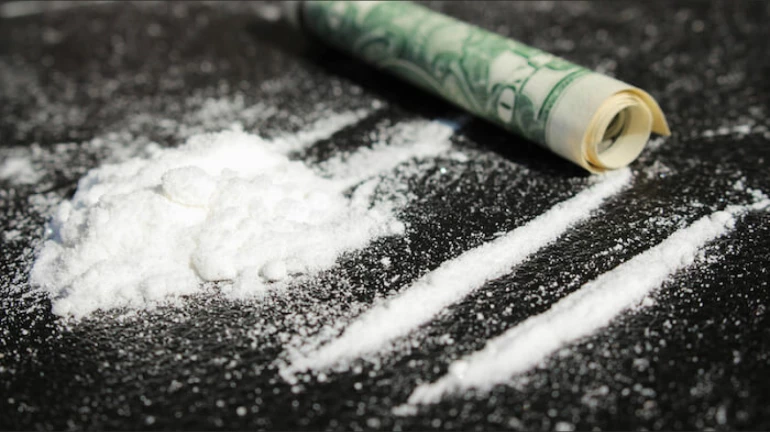 डीआरआई ने मुंबई हवाई अड्डे पर 5 करोड़ रुपये मूल्य का अवैध गांजा जब्त किया डीआरआई ने मुंबई हवाई अड्डे पर 5 करोड़ रुपये मूल्य का अवैध गांजा जब्त किया