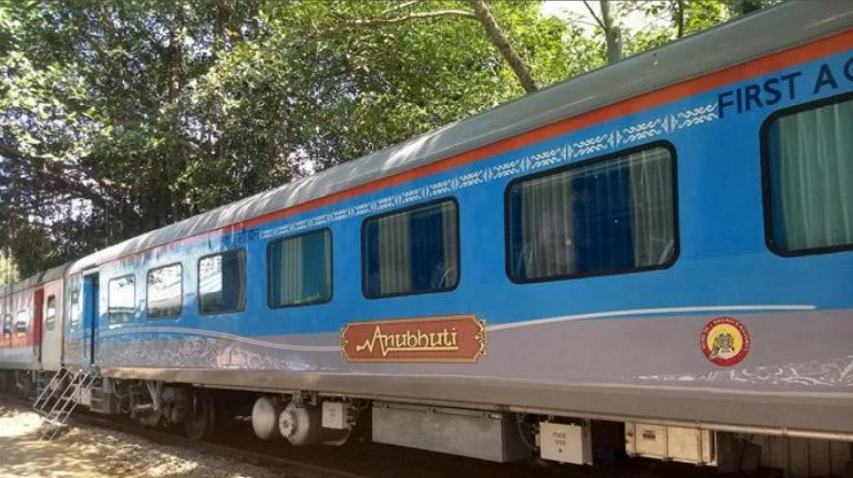 WR Staff Gives Fresh Lease Of Life To An Unconscious Passenger Travelling To Mumbai WR Staff Gives Fresh Lease Of Life To An Unconscious Passenger Travelling To Mumbai