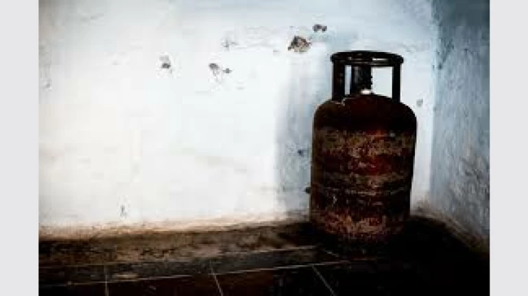 कुर्ल्याच्या चाळीत सिलिंडर स्फोट, ४ वर्षीय मुलीचा मृत्यू कुर्ल्याच्या चाळीत सिलिंडर स्फोट, ४ वर्षीय मुलीचा मृत्यू