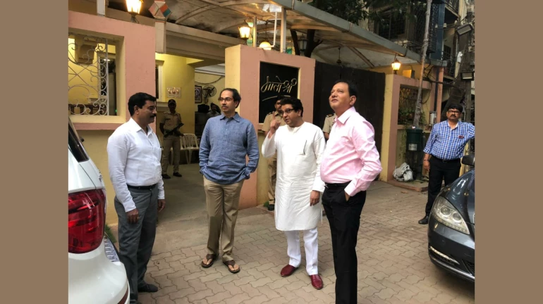 शादी का न्योता ठाकरे बंधुओं के रिश्तों में गर्माहट ला सकती है? शादी का न्योता ठाकरे बंधुओं के रिश्तों में गर्माहट ला सकती है?