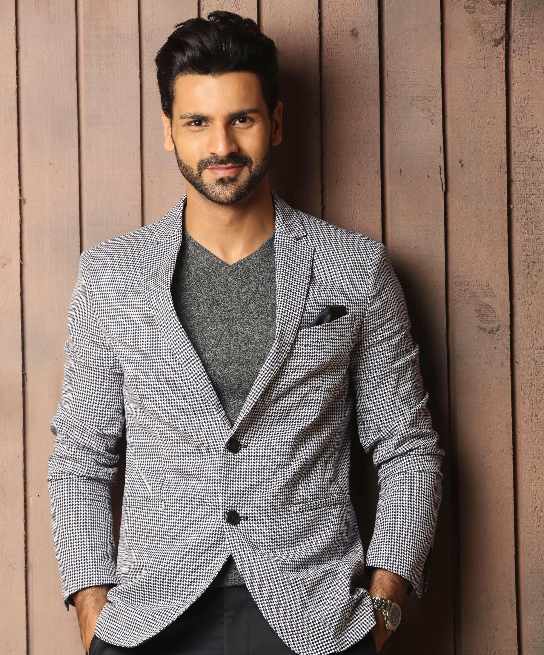Vivek Dahiya recreates Retro Magic, pulls off a Shammi Kapoor on the sets of 'Qayamat Ki Raat'