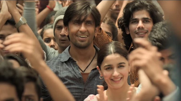 अब आया ‘गली बॉय’ का टाइम, रणवीर के धमाकेदार अंदाज के साथ ट्रेलर हुआ रिलीज अब आया ‘गली बॉय’ का टाइम, रणवीर के धमाकेदार अंदाज के साथ ट्रेलर हुआ रिलीज