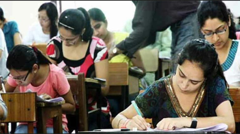 लॉ परीक्षेत तिसऱ्या दिवशीही गोंधळ, ५ मार्काचा चुकीचा प्रश्न लॉ परीक्षेत तिसऱ्या दिवशीही गोंधळ, ५ मार्काचा चुकीचा प्रश्न