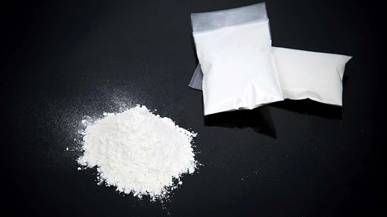 कोकीन बेचते हुए दो विदेशी गिरफ्तार कोकीन बेचते हुए दो विदेशी गिरफ्तार