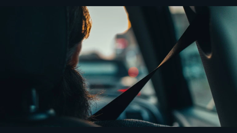 चौकानें वाला सर्वे: कार में पीछे बैठने वालों में मात्र 7.4 फीसदी लोग ही लगाते हैं सीट बेल्ट चौकानें वाला सर्वे: कार में पीछे बैठने वालों में मात्र 7.4 फीसदी लोग ही लगाते हैं सीट बेल्ट