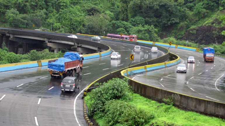 शुक्रवारी मुंबई-पुणे एक्स्प्रेस वे दोन तास बंद शुक्रवारी मुंबई-पुणे एक्स्प्रेस वे दोन तास बंद