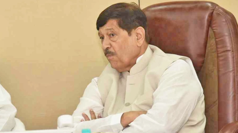 गिरीश बापटांना न्यायालयाचा दणका, मंत्रीपदाचा गैरवापर केल्याचे ताशेरे गिरीश बापटांना न्यायालयाचा दणका, मंत्रीपदाचा गैरवापर केल्याचे ताशेरे