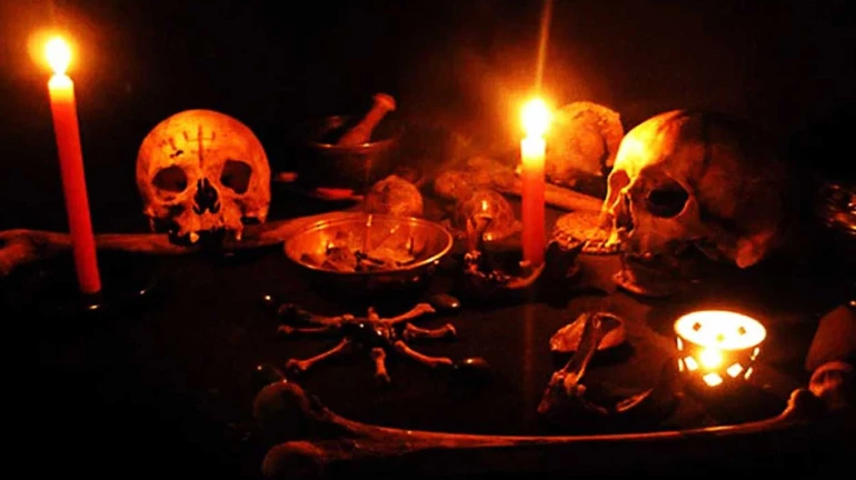 झाड़-फूंक के बहाने लूट लिया घर झाड़-फूंक के बहाने लूट लिया घर