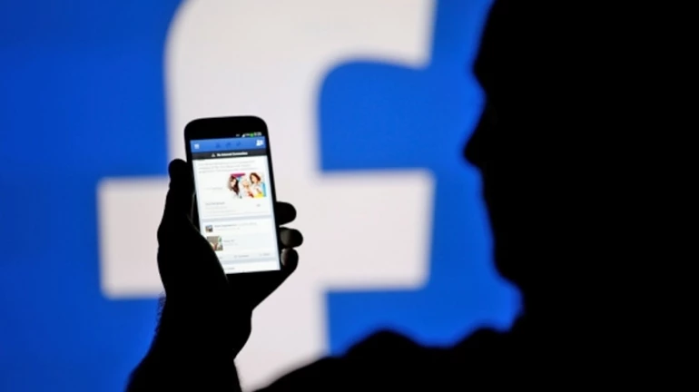 फेसबुक फ्रेंडचं गिफ्ट शिक्षिकेला पडलं महागात