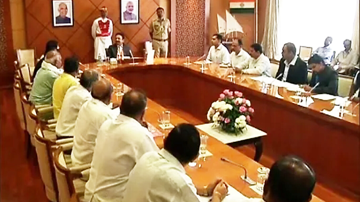 सरकार बरखास्त करा, ओबीसी नेत्यांची राज्यपालांकडे मागणी