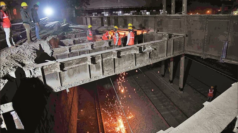 लोअर परेल ते चर्चगेट मार्गावर ११ तासांसाठी मेगाब्लॉक लोअर परेल ते चर्चगेट मार्गावर ११ तासांसाठी मेगाब्लॉक