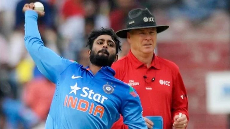 संदिग्ध बोलिंग एक्शन के चलते ICC ने अंबाती रायडू के बोलिंग पर लगाईं रोक संदिग्ध बोलिंग एक्शन के चलते ICC ने अंबाती रायडू के बोलिंग पर लगाईं रोक