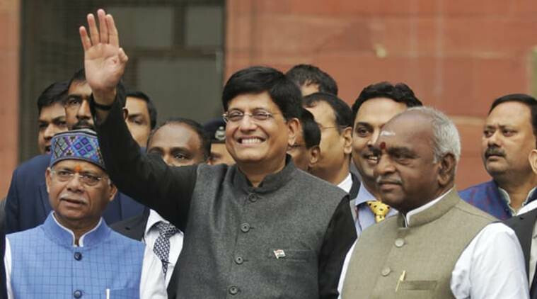 निवडणूकीच्या तोंडावर मोदींनी केलं मध्यमवर्गीयांना खुश, ५ लाखापर्यंतच उत्पन्न करमुक्त