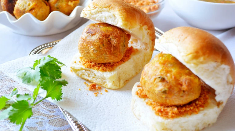 मॅगी वडापाव ट्राय केलात का? मॅगी वडापाव ट्राय केलात का?