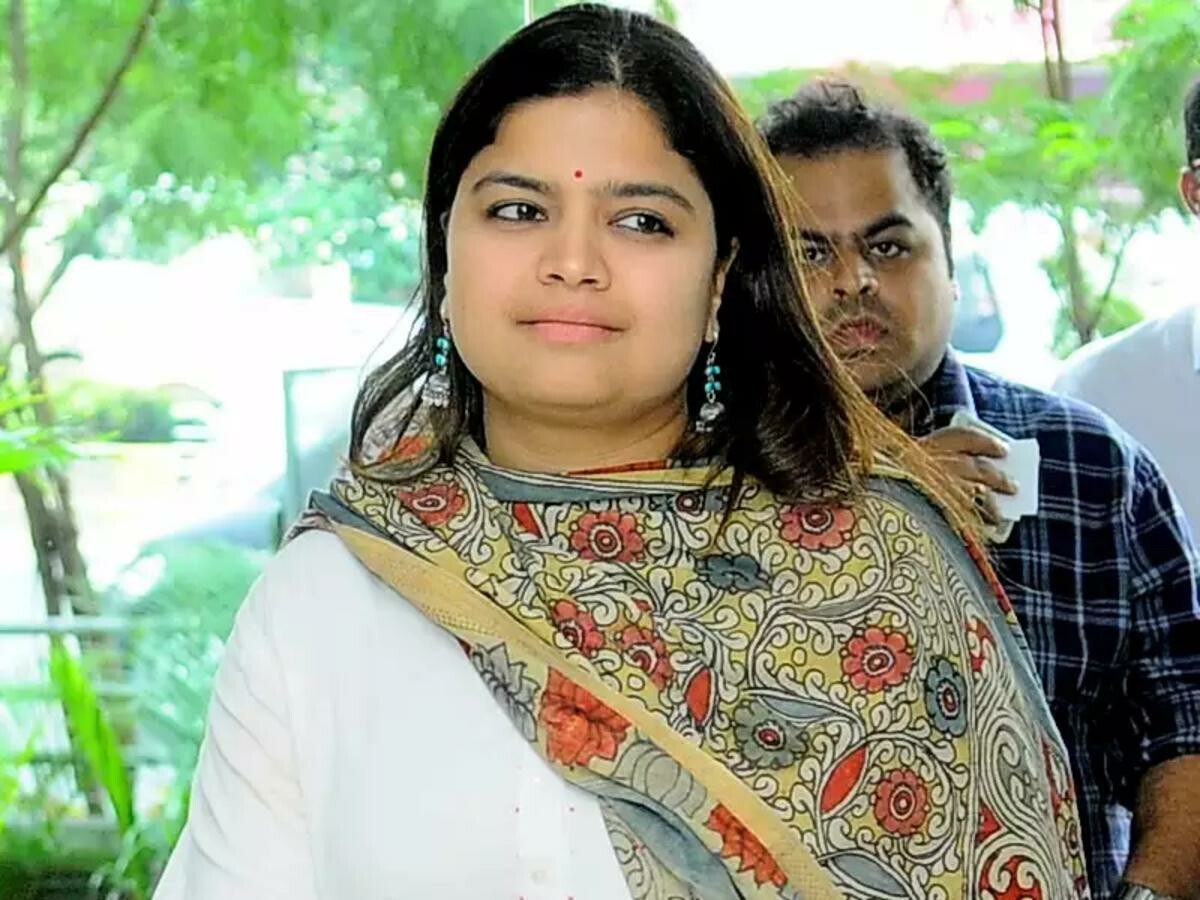 पूनम महाजन ने शरद पवार को बताया 'शकुनि मामा'