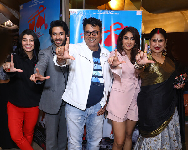 पाहा, ‘लकी’च्या प्रीमियरला कोण कोण आलंय?