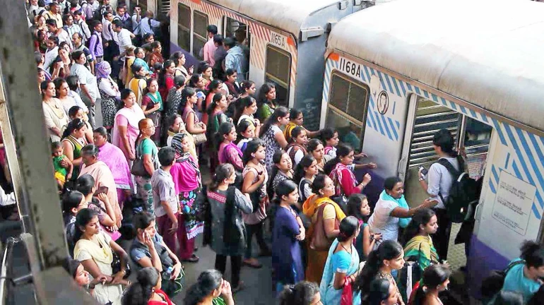 मध्य रेलवे पर महिला यात्रियों के लिए विशेष टिकट जांच दल की मांग