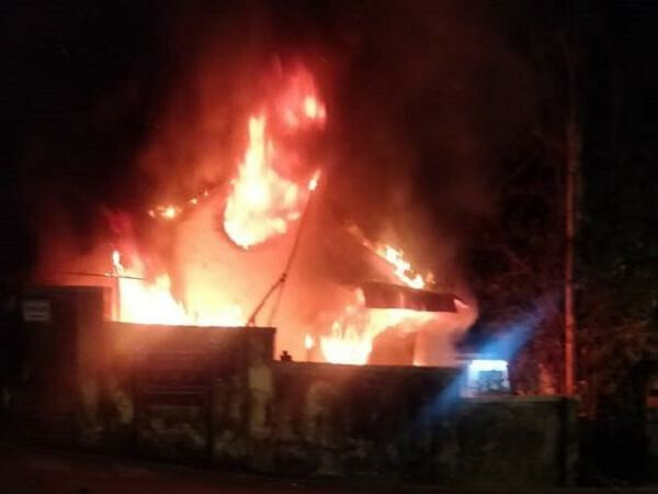 Minor fire breaks out at Maharashtra Food Minister's house; No casualties reported