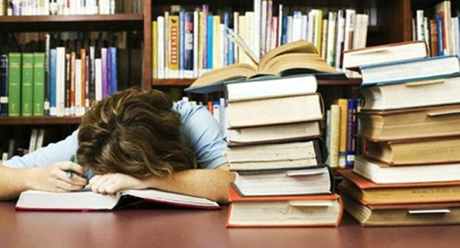 विद्यार्थ्यांना नैराश्यातून बाहेर काढण्यासाठी ऑनलाइन समुपदेशक