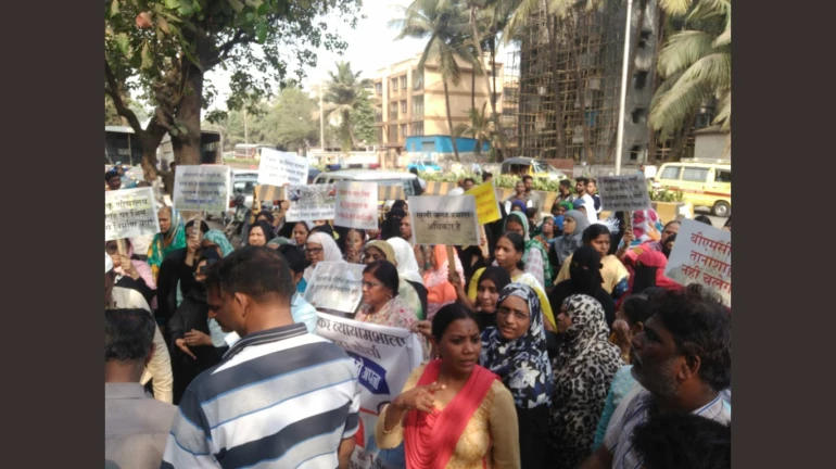 सार्वजनिक शौचालय तोड़कर जिम बनाने के विरोध में एम/पूर्व कार्यालय पर धिक्कार मोर्चा सार्वजनिक शौचालय तोड़कर जिम बनाने के विरोध में एम/पूर्व कार्यालय पर धिक्कार मोर्चा