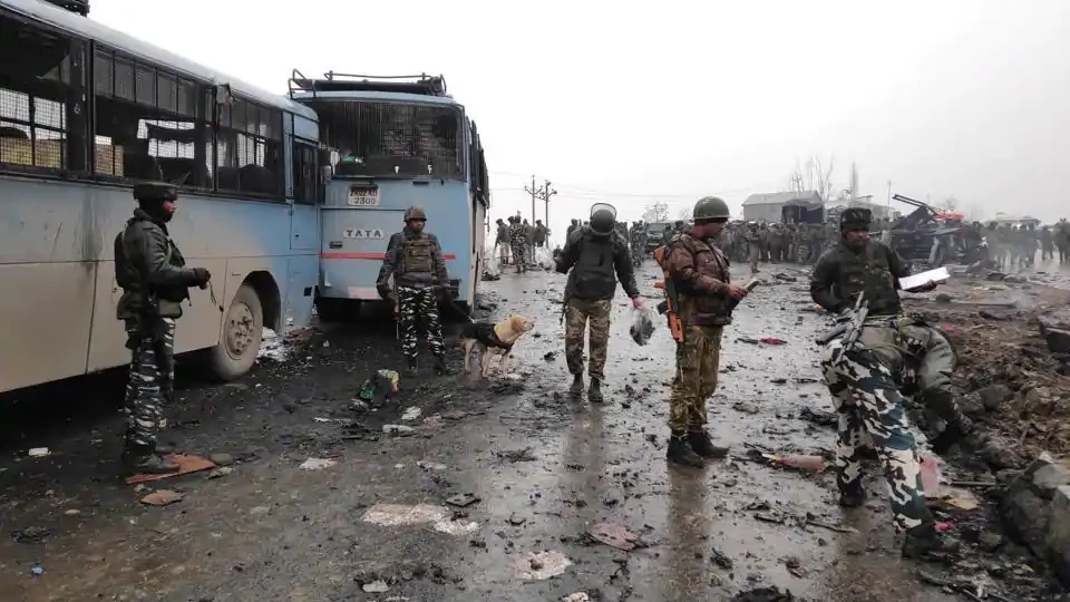 पाकिस्तानी कलाकारांसह कपड्यांनाही भारतात नो एन्ट्री : मनसे