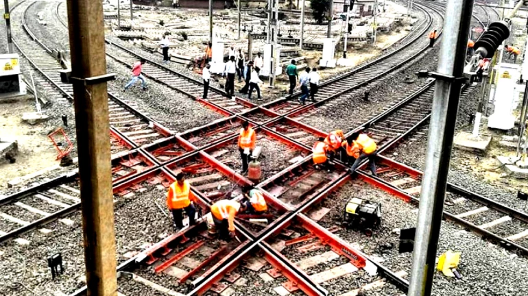 मेगाब्लॉकमुळे एमपीएससीचे विद्यार्थी परीक्षेला मुकले मेगाब्लॉकमुळे एमपीएससीचे विद्यार्थी परीक्षेला मुकले