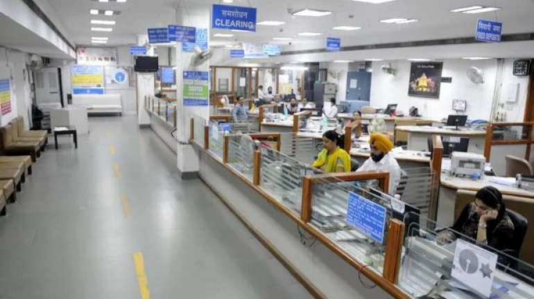 डबघाईला आलेल्या १२ बँकांना केंद्राची मदत डबघाईला आलेल्या १२ बँकांना केंद्राची मदत