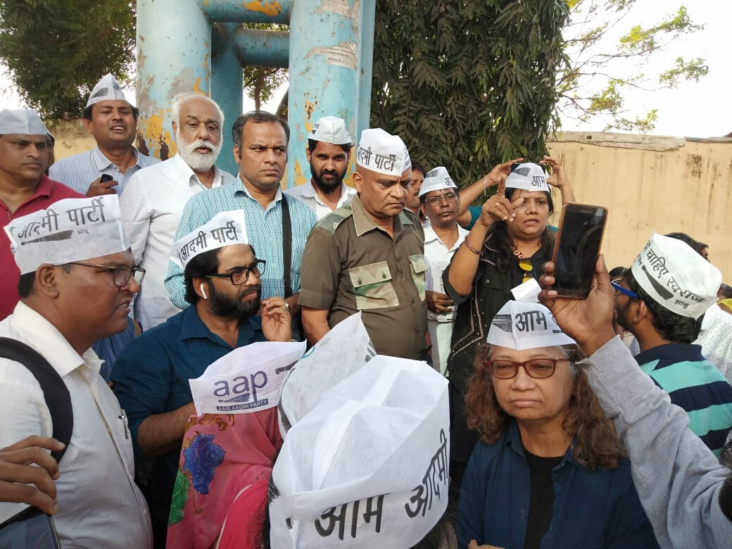 AAP ने आयोजित किया  'घर आंदोलन'