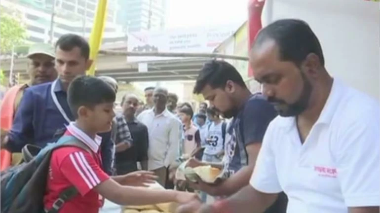 Mumbai vada pav stall owner donates a day's earnings to a martyr's family