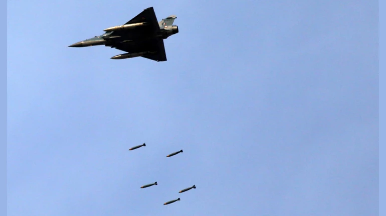 भारतीय वायुसेना द्वारा पीओके में आतंकी ठिकानों पर हमले के बाद देश ने किया स्वागत, बड़ी हस्तियों ने ट्वीट कर जताई ख़ुशी