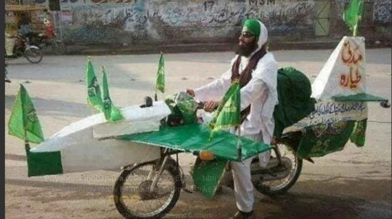 भारतीय वायू सेनेच्या हल्ल्यानंतर पाकिस्तानी सैन्य ट्वीटरवर ट्रोल भारतीय वायू सेनेच्या हल्ल्यानंतर पाकिस्तानी सैन्य ट्वीटरवर ट्रोल