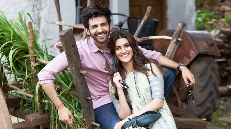 Kriti Sanon and Kartik Aaryan's Luka Chuppi scores big over the extended weekend Kriti Sanon and Kartik Aaryan's Luka Chuppi scores big over the extended weekend