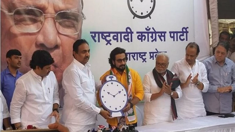 अमोल कोल्हेंच्या हातावर आता घड्याळ्याची टिकटिक अमोल कोल्हेंच्या हातावर आता घड्याळ्याची टिकटिक