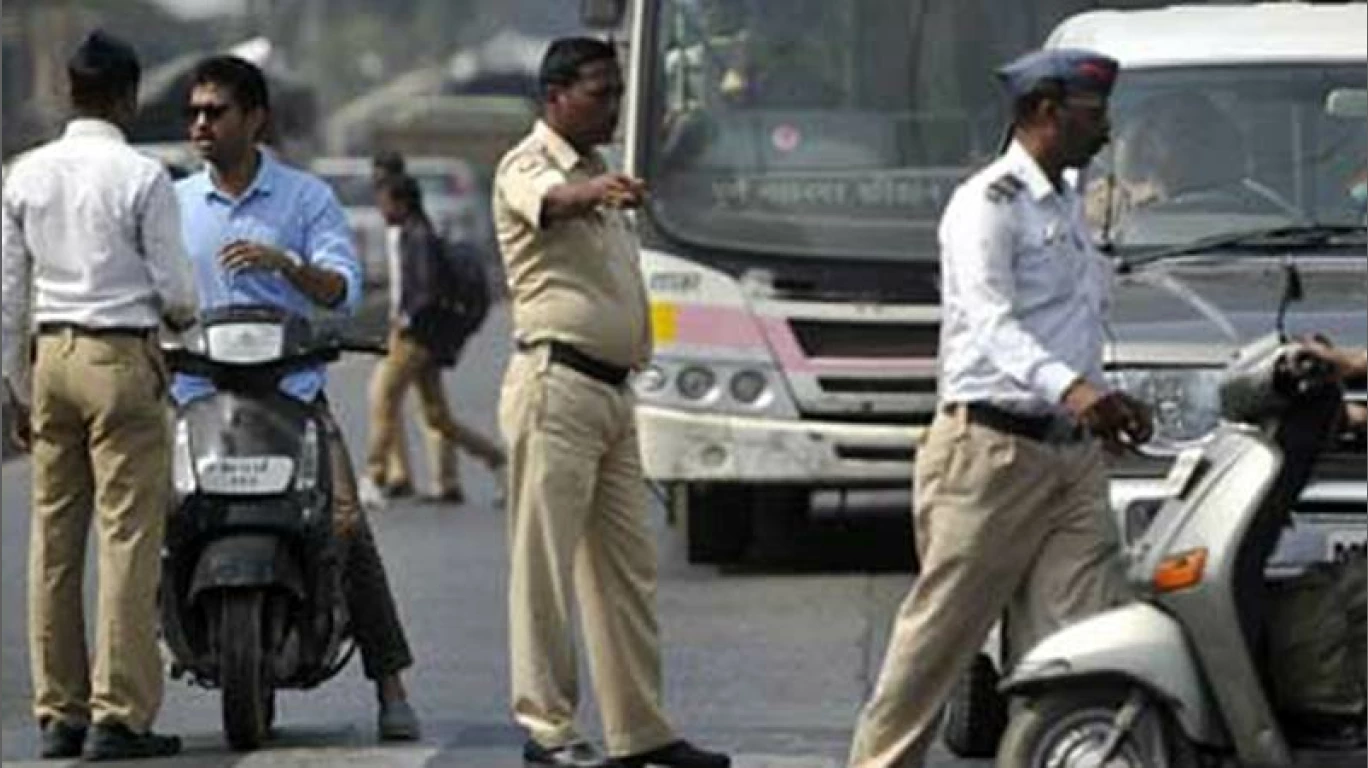 Traffic police to sent to notice of for unpaid challan | ट्रैफिक पुलिस घरों पर भेजेगी चालान