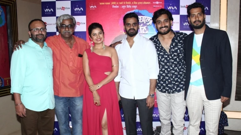 डोक्याला शॉट'च्या प्रीमियर शोला दिग्गजांची मांदियाळी डोक्याला शॉट'च्या प्रीमियर शोला दिग्गजांची मांदियाळी