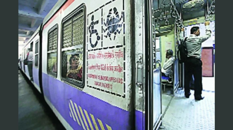 अपंगांच्या डब्यांतून प्रवास करणाऱ्या ६५ हजार प्रवाशांवर कारवाई अपंगांच्या डब्यांतून प्रवास करणाऱ्या ६५ हजार प्रवाशांवर कारवाई