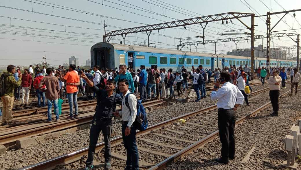 अडीच तासांच्या खोळंब्यानंतर पंचवटी एक्स्प्रेस रवाना