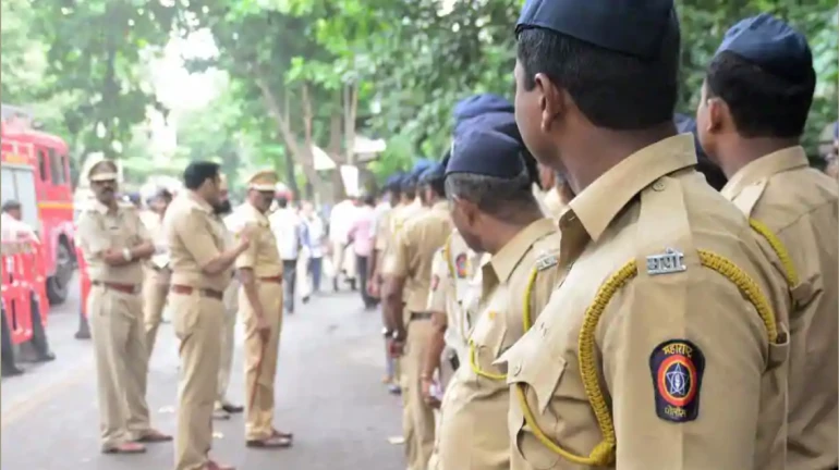 मुंबई पुलिस के कर्मचारियों को फिर से 12 घंटे काम करने का आदेश