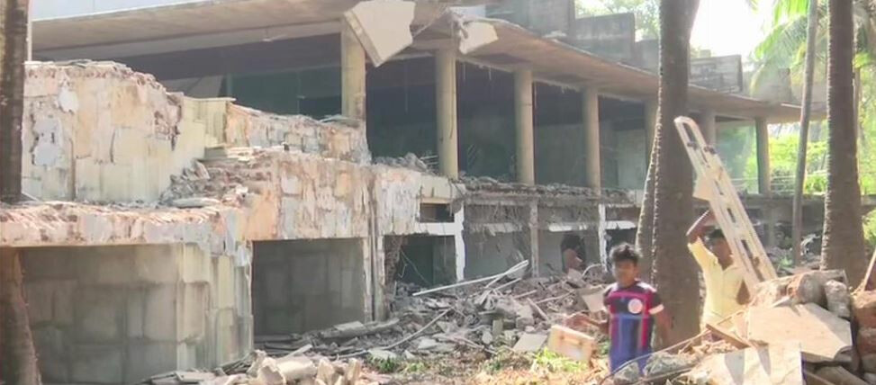 डायनामाइट ब्लास्ट के बाद भी पूरी नहीं टूटा नीरव मोदी का बंगला