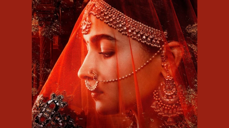 शाही अवतार में नजर आईं आलिया भट्ट, 'कलंक' का एक और पोस्टर हुआ रिलीज शाही अवतार में नजर आईं आलिया भट्ट, 'कलंक' का एक और पोस्टर हुआ रिलीज